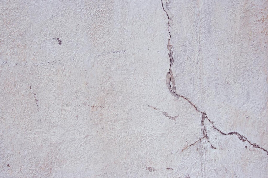 cracks in plaster walls